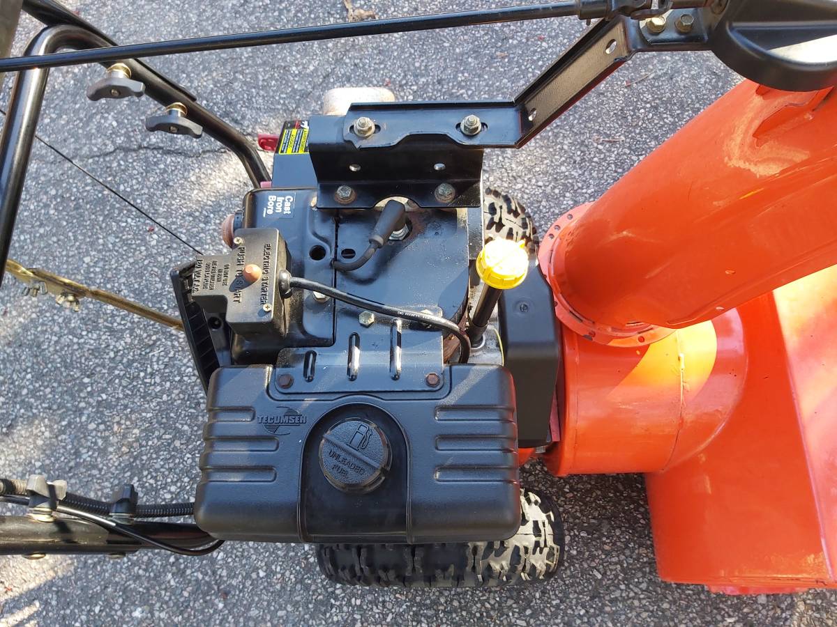 Ariens 24 2 stage snowblower Tecumseh 8.5 - Image 4
