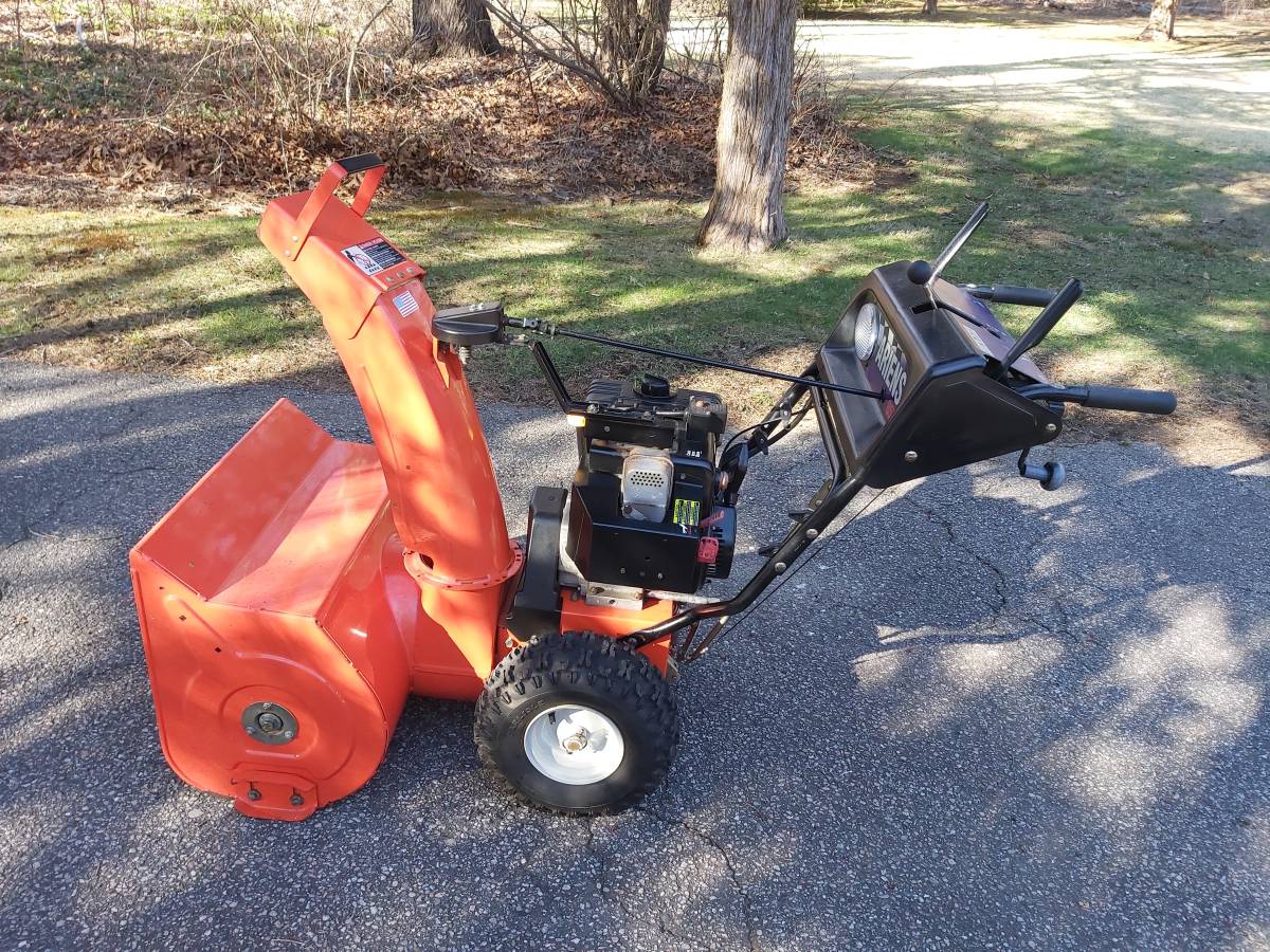 Ariens 24 2 stage snowblower Tecumseh 8.5 - Image 5