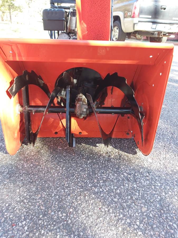 Ariens 24 2 stage snowblower Tecumseh 8.5 - Image 6