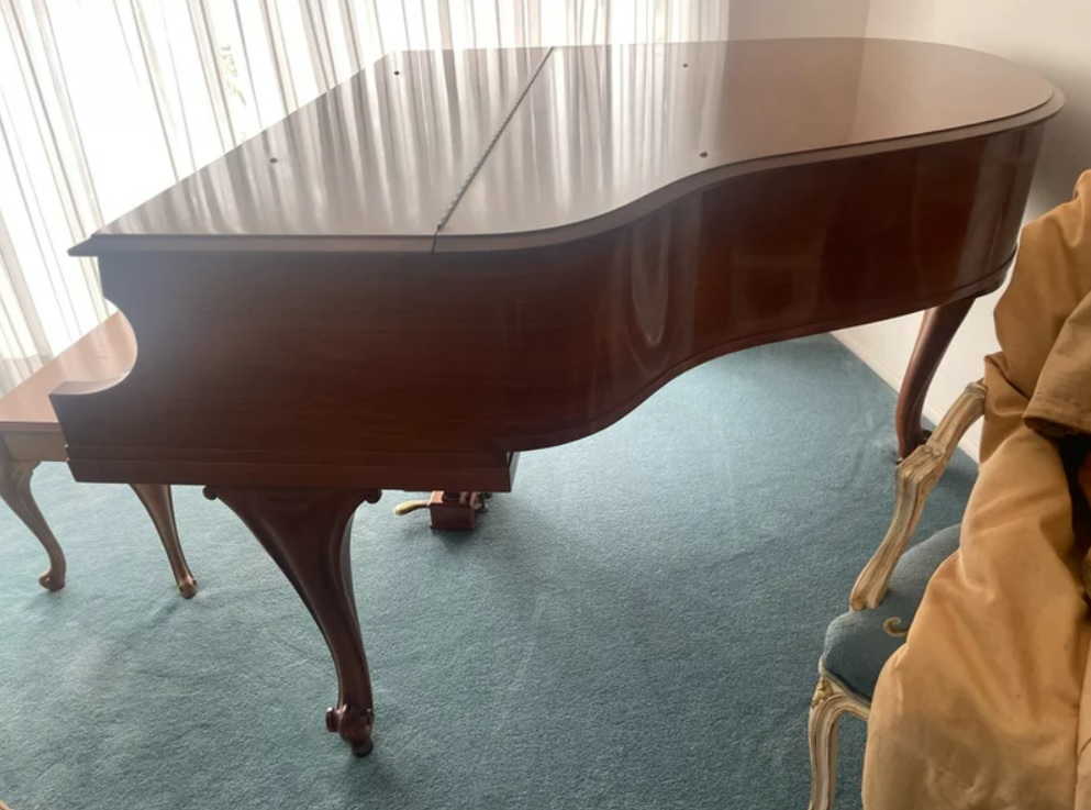 Baldwin Baby Grand 1960 Queen Ann legs - Image 2