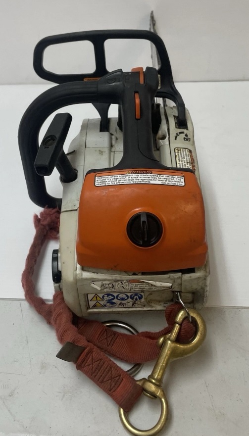 MS201TC Stihl Top Handle Chainsaw 16 Bar With Strap - Image 4