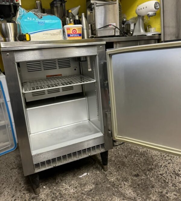 Beverage air 24” commercial fridge - Image 3