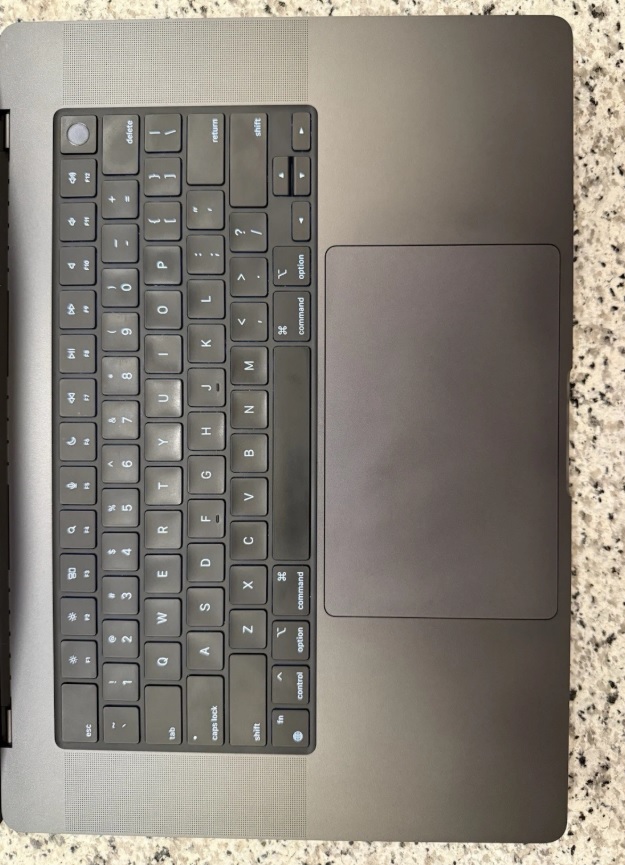 Apple MacBook Pro 16 (M4 Max/64GB RAM/40-Core GPU/4TB SSD/Space Black) - Image 4