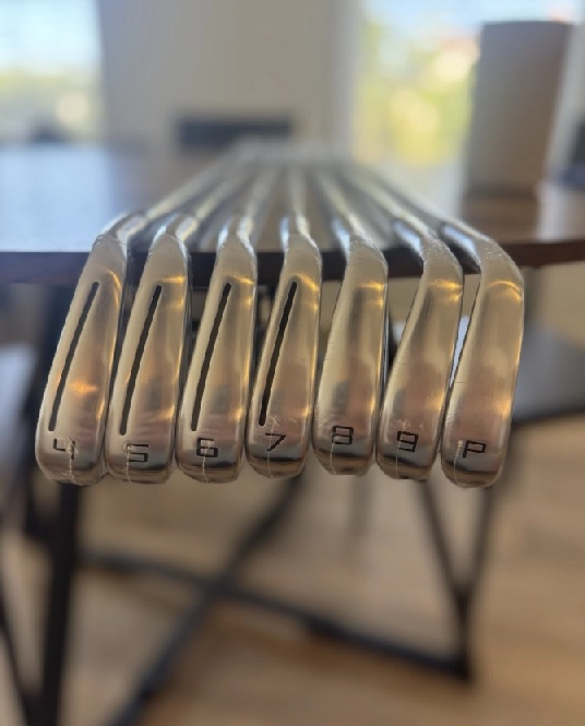 TaylorMade P790 4-PW Golf Right Hand Iron Set - Image 2