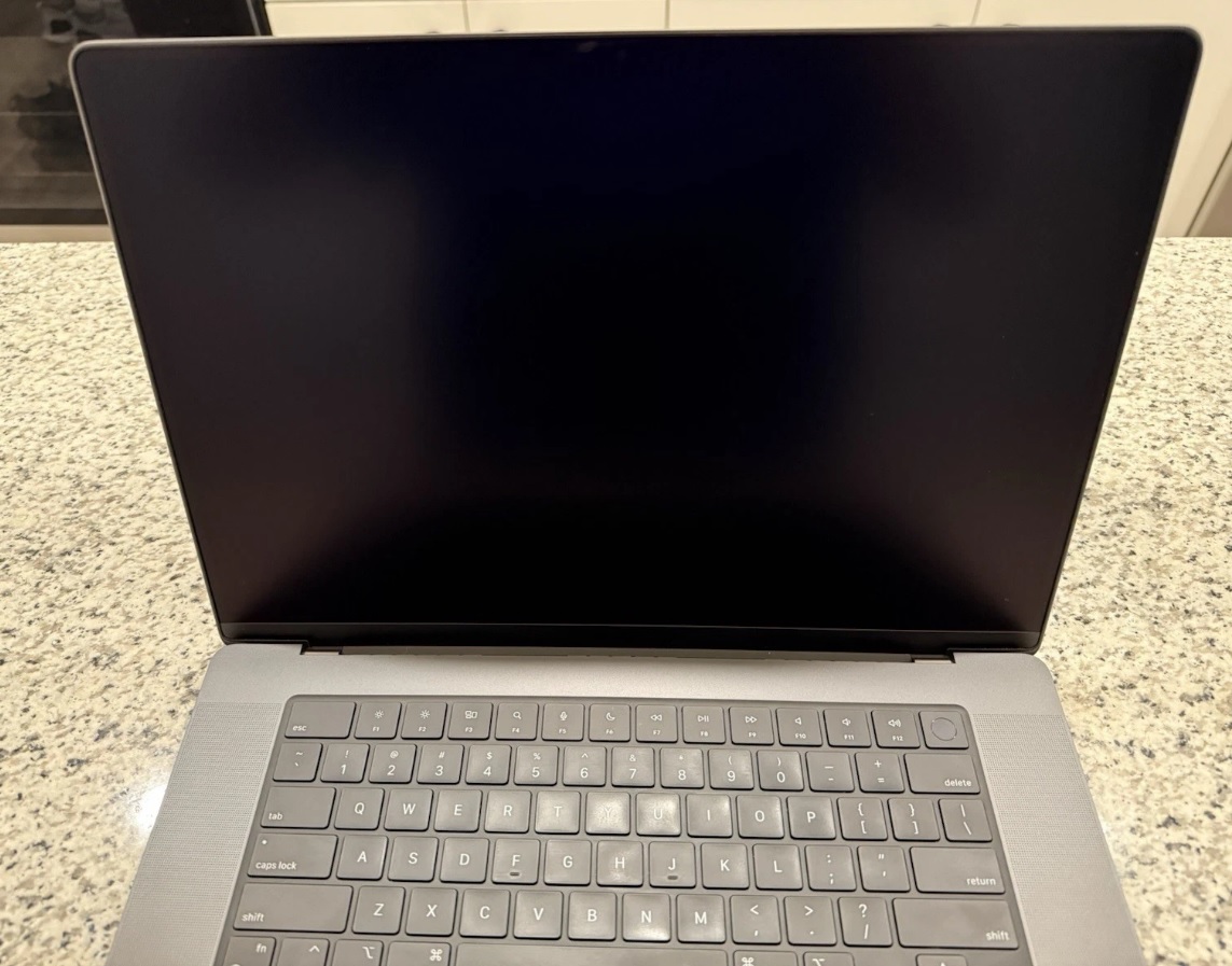 Apple MacBook Pro 16 (M4 Max/64GB RAM/40-Core GPU/4TB SSD/Space Black) - Image 3