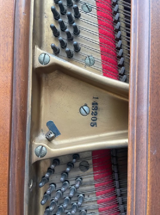 Baldwin Baby Grand 1960 Queen Ann legs - Image 4