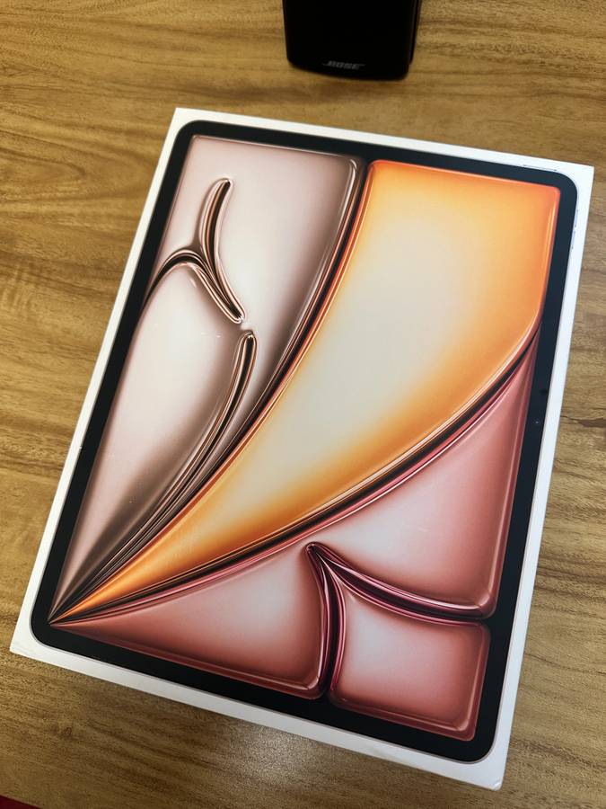 Apple iPad Air 13-inch (M2) Wi-Fi 128GB - Starlight (Like New)