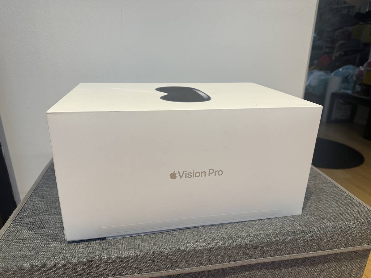 Apple Vision Pro 512GB, Solo Knit Band - M, Dual Loop Band - Image 2