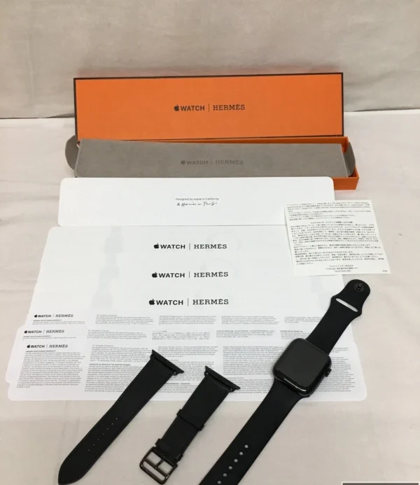 HERMES Apple Watch Series 7 45mm Black Dial Box Strap Included Minor Wear - Image 14