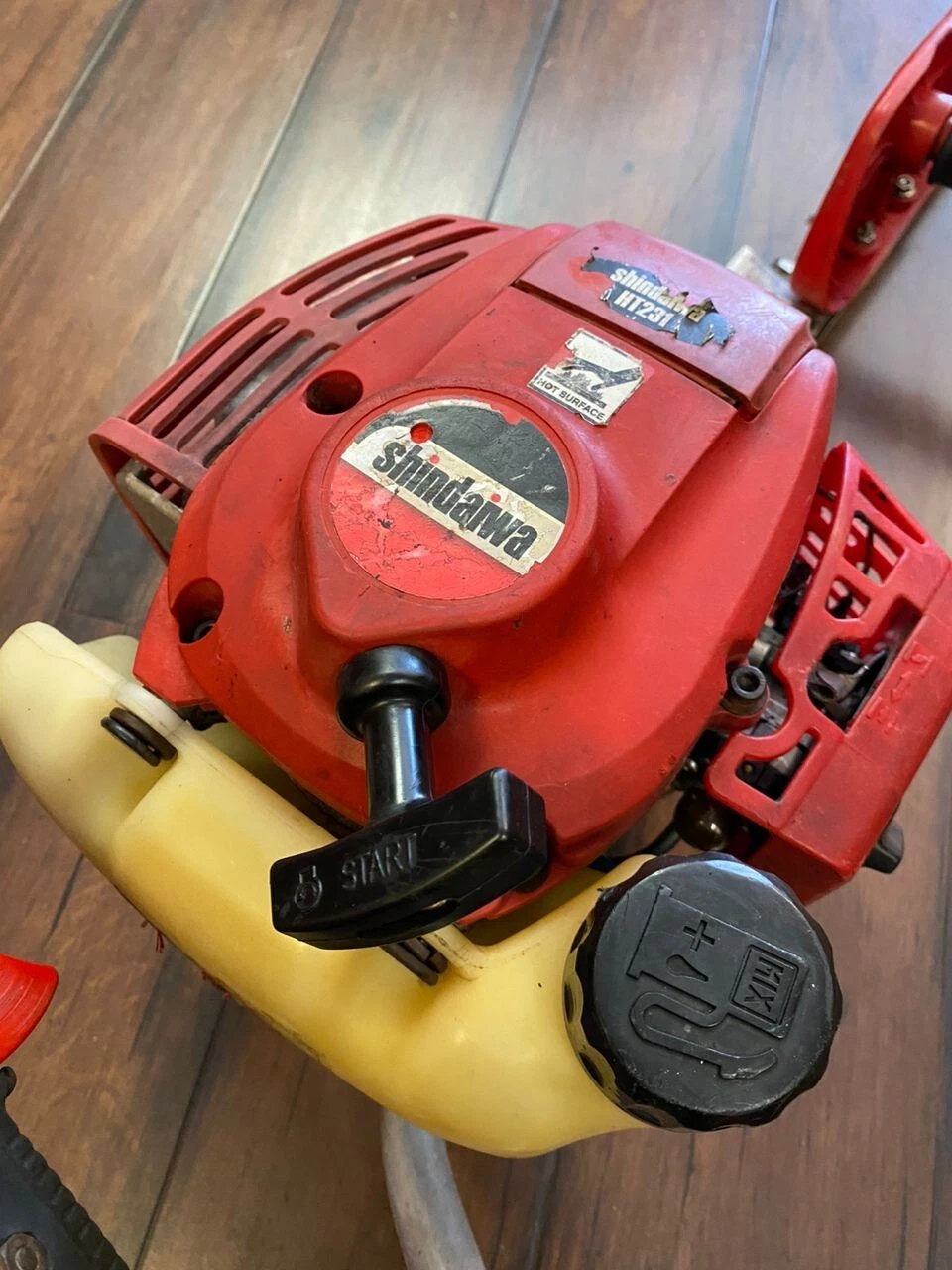 Shindaiwa HT231 Hedge Trimmer 2-Stroke Engine