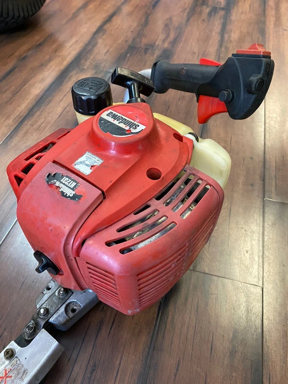 Shindaiwa HT231 Hedge Trimmer 2-Stroke Engine - Image 5