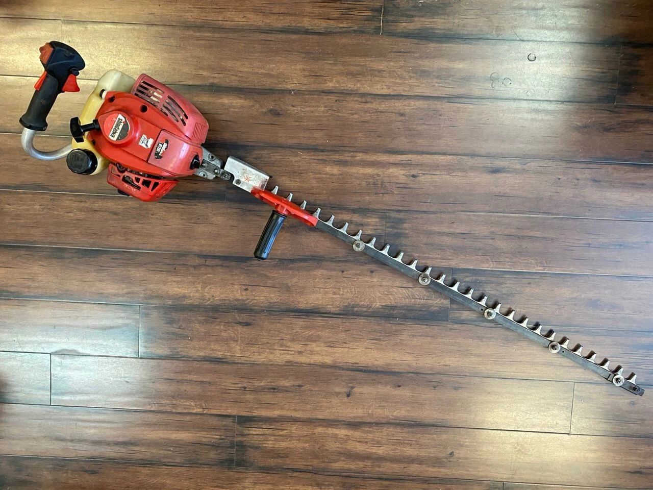 Shindaiwa HT231 Hedge Trimmer 2-Stroke Engine - Image 6