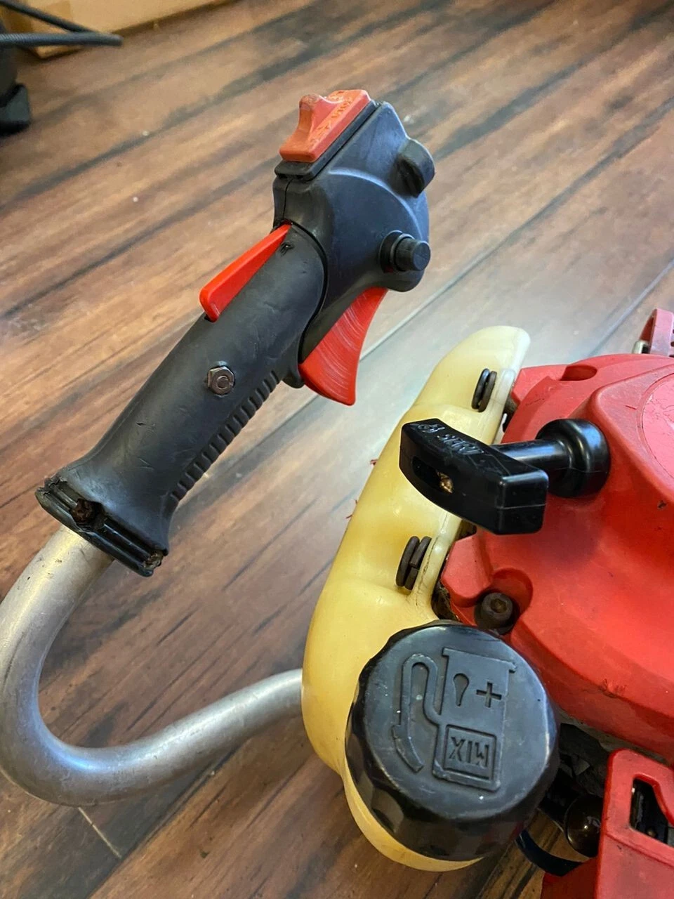 Shindaiwa HT231 Hedge Trimmer 2-Stroke Engine - Image 7